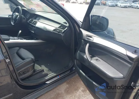 2011 BMW X5 xDrive50I z USA, uszkodzony, nr VIN 5UXZV8C54BL418978